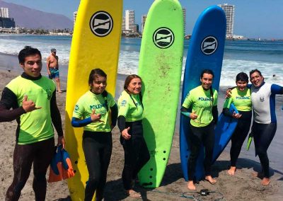 Surf en Playa Cavancha