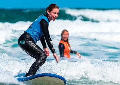 Surf en Playa Cavancha