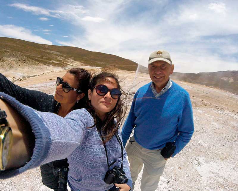 Marllery y Tania, guías DSV en Géiseres de Puchuldiza Marllery y Tania, guías DSV en Géiseres de Puchuldiza